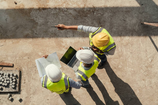 Best Concrete Walkway Installation  in Maywood, IL
